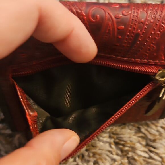 Relic Red Tooled Paisley Leather Trifold Wallet | Excellent Condition - Picture 3 of 5